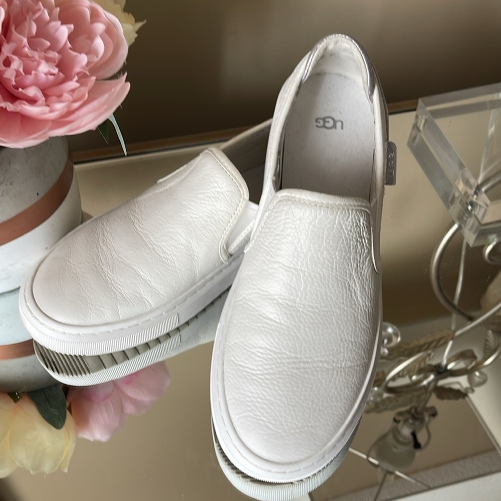 UGG Cream Slip-On Shoes ALAMEDA SAMMY - Picture 1 of 8